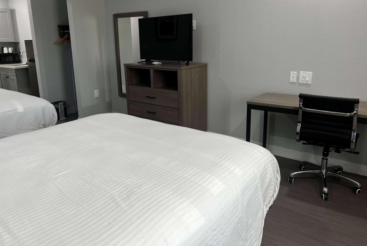 מלון Baymont By Wyndham Freeport Texas מראה חיצוני תמונה