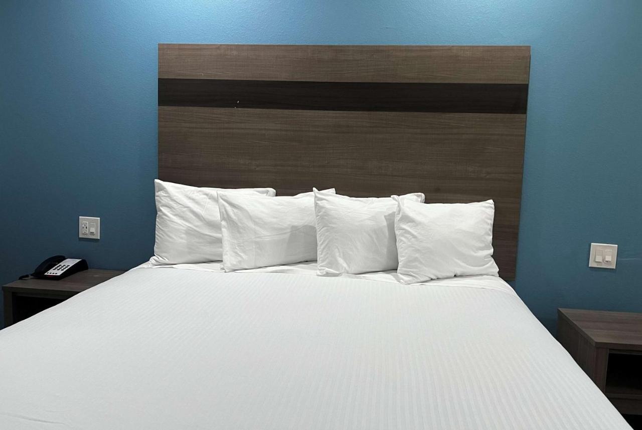 מלון Baymont By Wyndham Freeport Texas מראה חיצוני תמונה