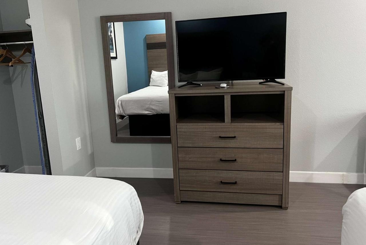 מלון Baymont By Wyndham Freeport Texas מראה חיצוני תמונה