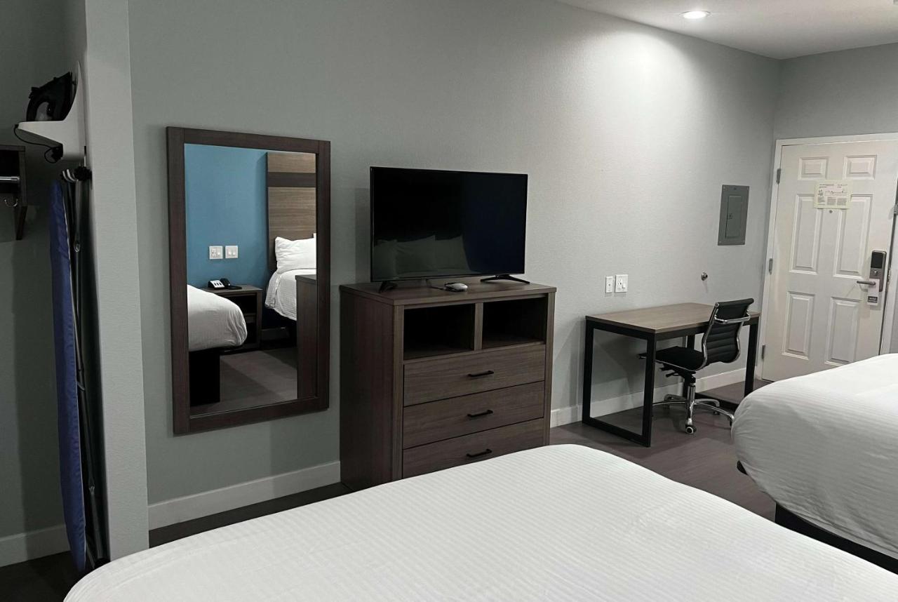 מלון Baymont By Wyndham Freeport Texas מראה חיצוני תמונה