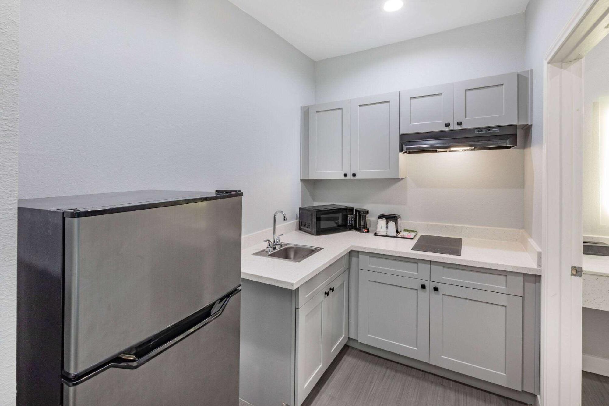 מלון Baymont By Wyndham Freeport Texas מראה חיצוני תמונה