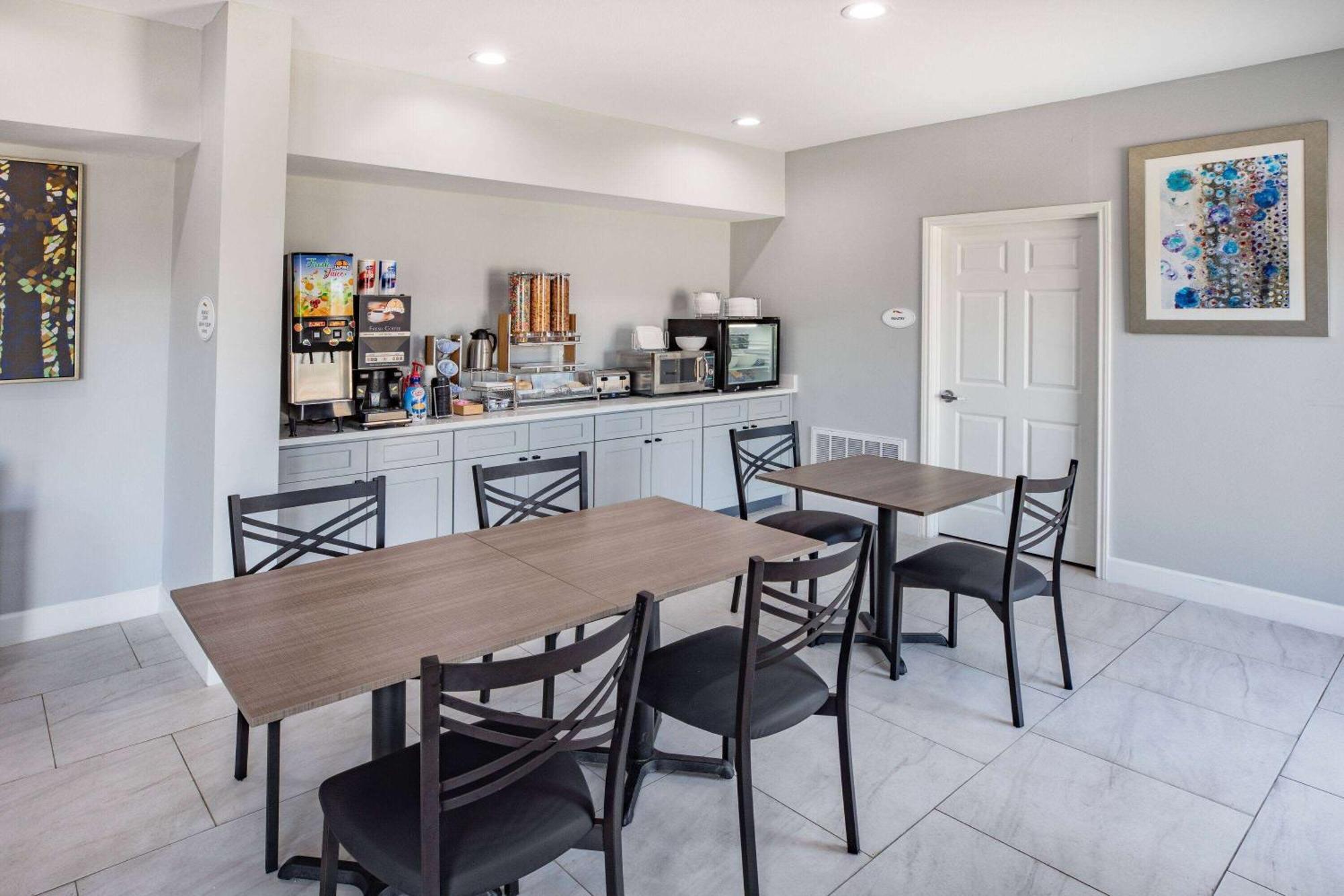 מלון Baymont By Wyndham Freeport Texas מראה חיצוני תמונה
