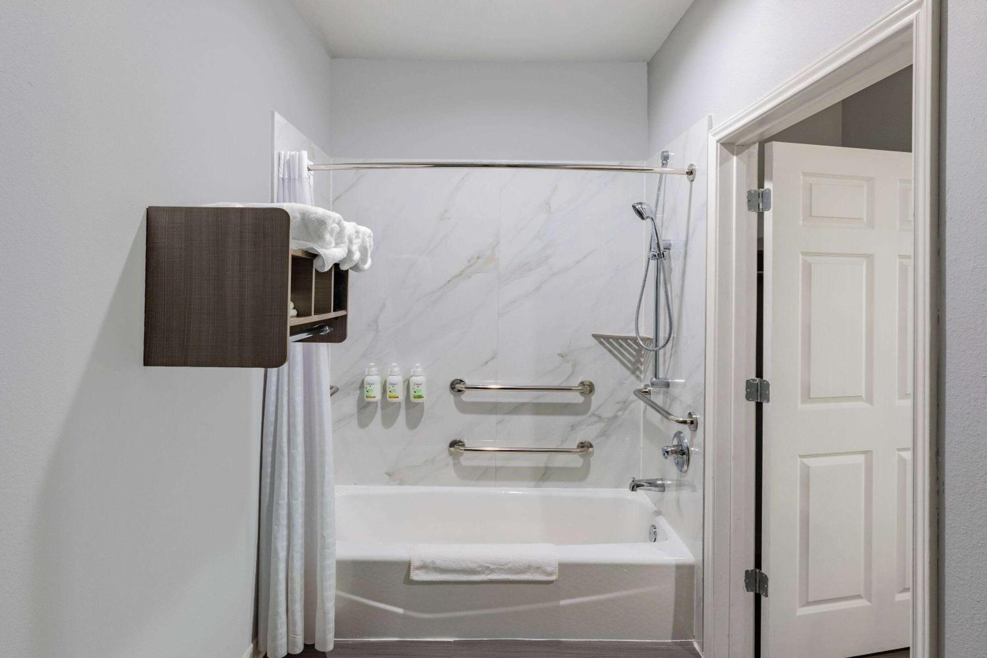 מלון Baymont By Wyndham Freeport Texas מראה חיצוני תמונה