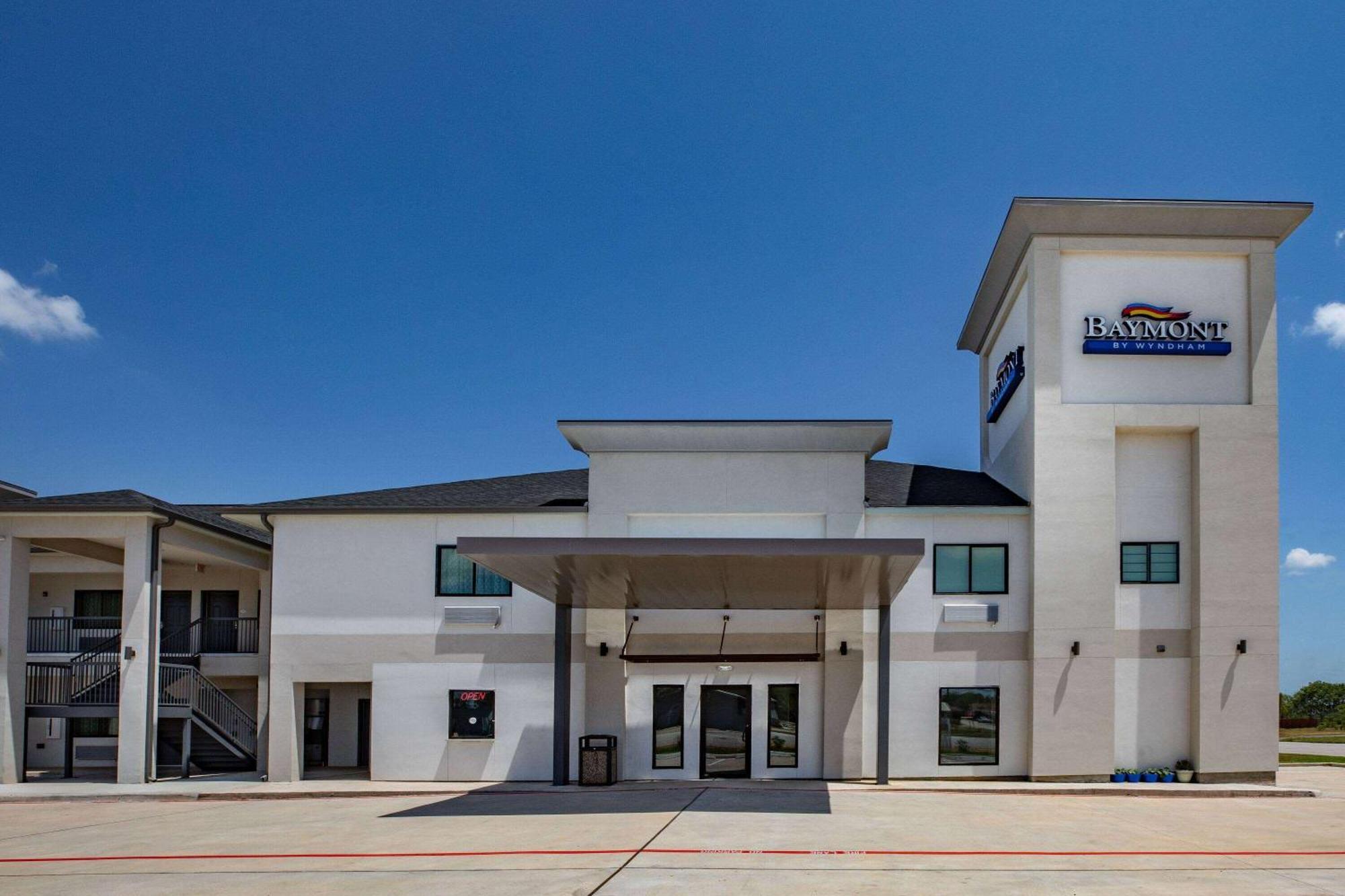 מלון Baymont By Wyndham Freeport Texas מראה חיצוני תמונה
